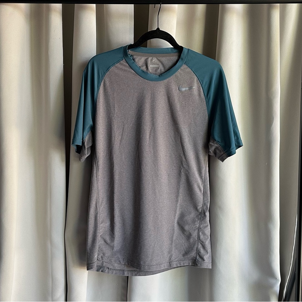 Mens nike drifit tshirt